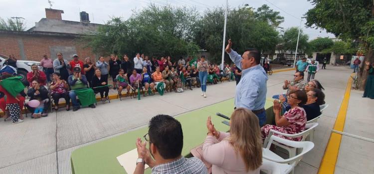 Inauguró pavimentación alcalde Arnulfo Urbiola