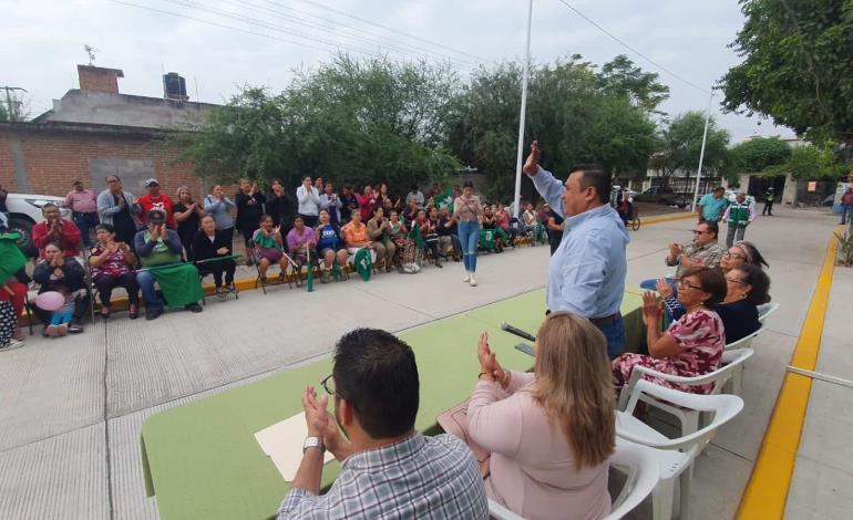 Inauguró pavimentación alcalde Arnulfo Urbiola