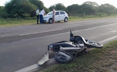 Motociclista derrapo en camino asfaltado