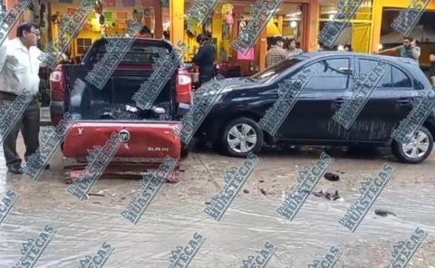 
Taxi impactó 2 automóviles en Tantoyuca
