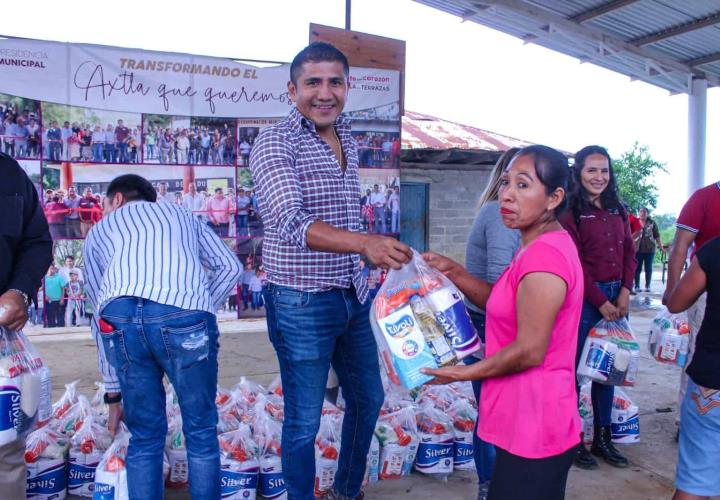 Entregó Goyo Cruz apoyos alimentarios en Barrio Progreso