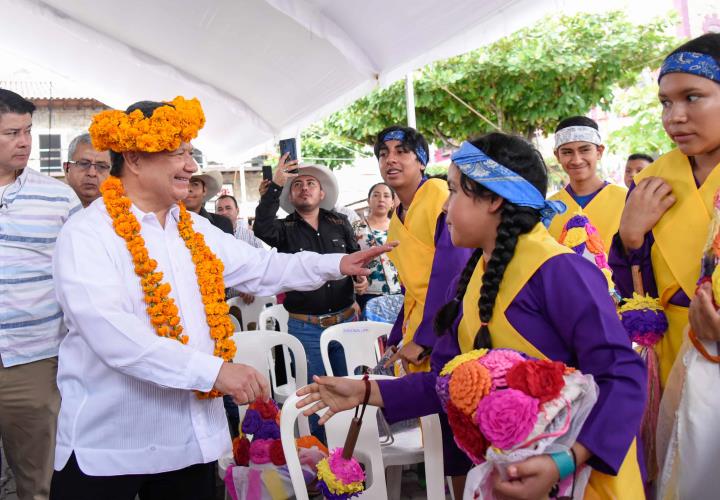 Encabeza Julio Menchaca la inauguración del XXVI Festival de la Huasteca