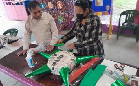 Taller de piñatas en la UBR se amplió
