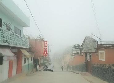Neblina y frío extremo invade el municipio 