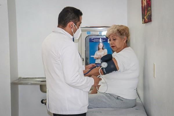 IAAMEH ofrece fisioterapia gratuita para personas mayores de 60 años