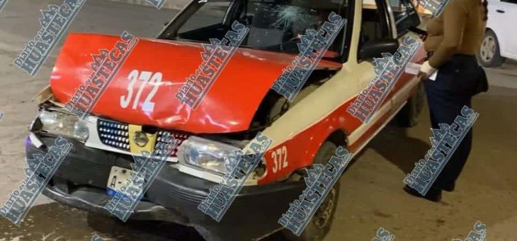Ruletero destrozó su auto en choque