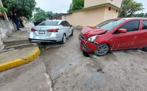 IMPACTARON DOS AUTOS