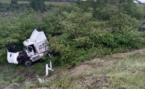 TRAILERO HERIDO AL ACCIDENTARSE