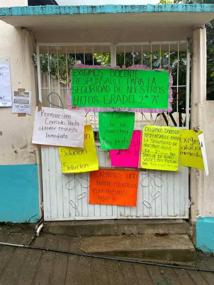 Urge cambio de maestra en El Rayo; es irresponsable: padres 
