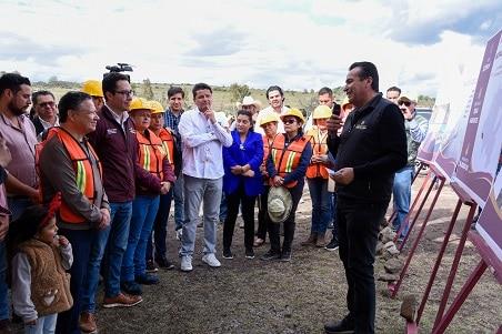 Menchaca Salazar supervisa obras en Tepetitlán y Nopala de Villagrán
