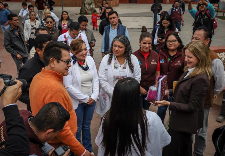Región Otomí-Tepehua recibe donación de equipo para la atención de mujeres embarazadas