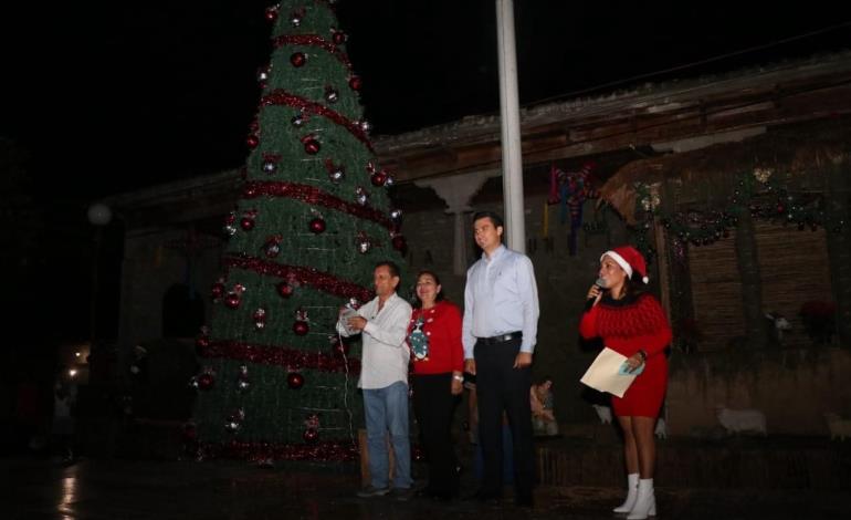 Ayuntamiento realizará encendido del árbol navideño 