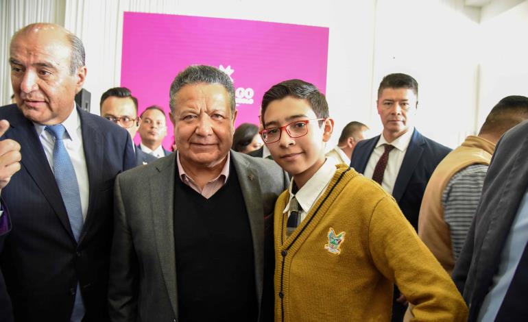 Entrega Gobierno de Hidalgo lentes a estudiantes de nivel básico