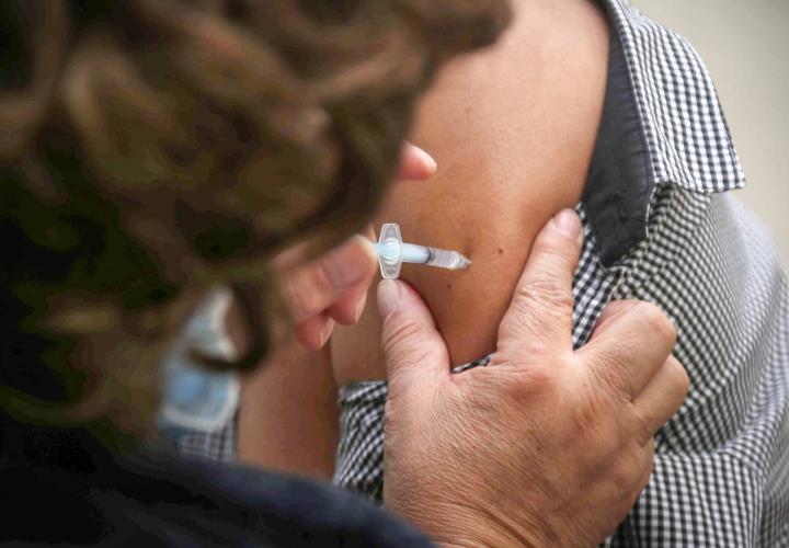 Refuerza SSH campaña de vacunación contra Influenza y Covid