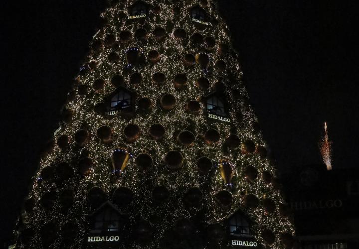 La Navidad llegó a Hidalgo con el encendido del árbol en la Plaza Juárez