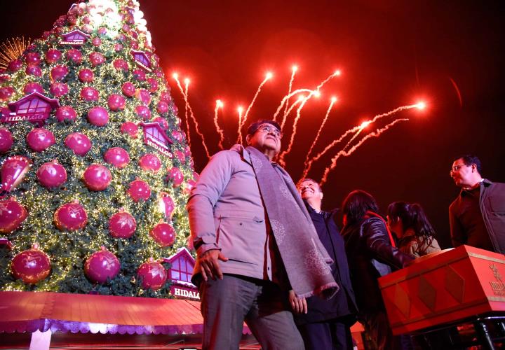 La Navidad llegó a Hidalgo con el encendido del árbol en la Plaza Juárez