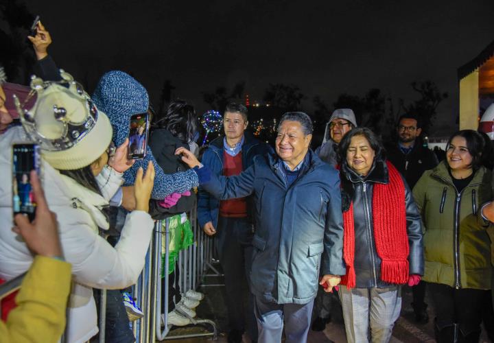 La Navidad llegó a Hidalgo con el encendido del árbol en la Plaza Juárez