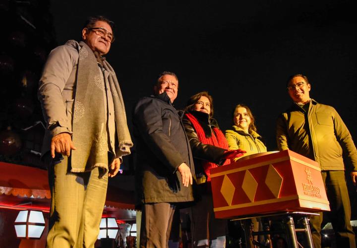 La Navidad llegó a Hidalgo con el encendido del árbol en la Plaza Juárez