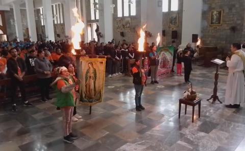 Miles de fieles visitan a la Virgen de Guadalupe