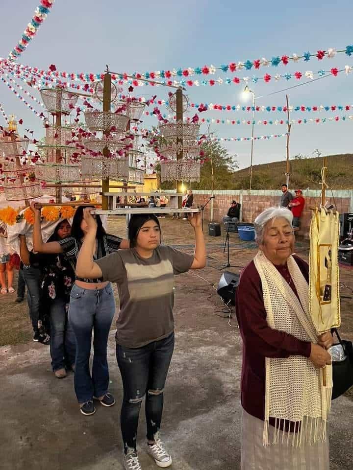 Jóvenes involucrados  en eventos religiosos