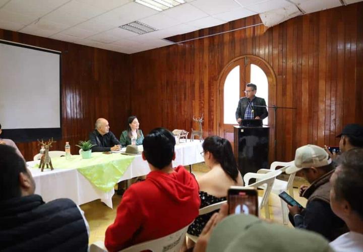 Directores de Turismo en mesa de trabajo 