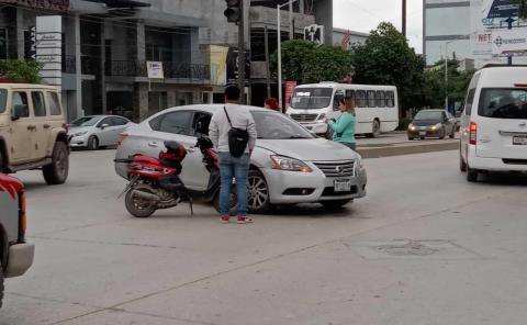 Motociclista chocó contra un vehículo