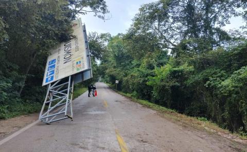 Tráiler tumbó un anuncio