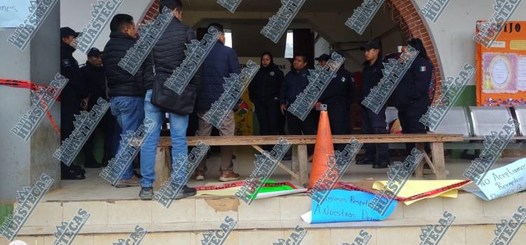 Policías tomaron el Ayuntamiento por despido de titular de SP