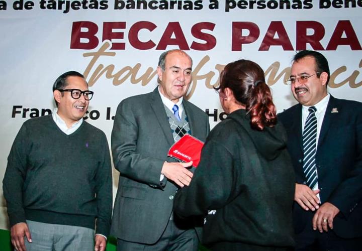 Titular de la SEPH encabezó entrega de "Becas para la Transformación" en la UPFIM