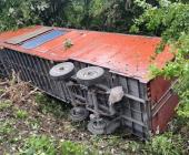 Volcó tráiler en rúa a Rioverde