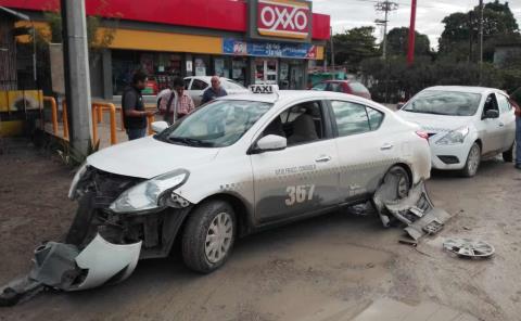 Taxista provocó fuerte accidente