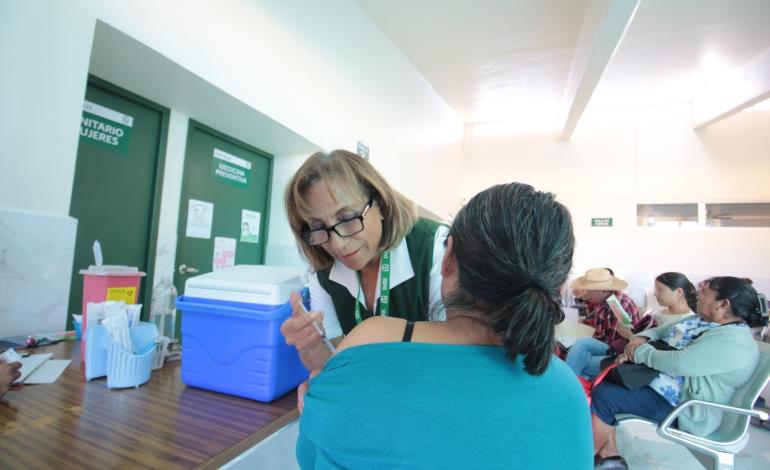 IMSS Hidalgo aplica vacunas contra COVID-19