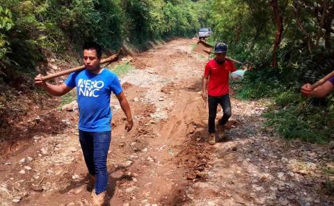 Pobladores piden atención a la carretera de La Ameca 
