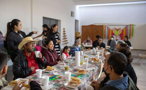 Festejo navideño a pacientes de la UBR