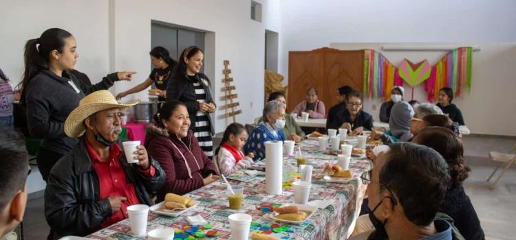 Festejo navideño a pacientes de la UBR