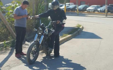 Motociclista chocó contra camioneta