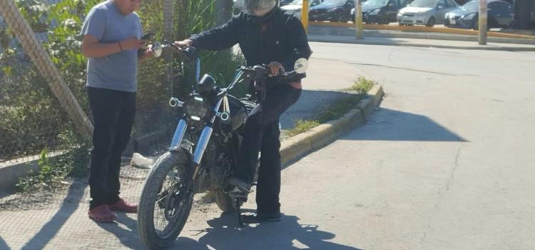 Motociclista chocó contra camioneta