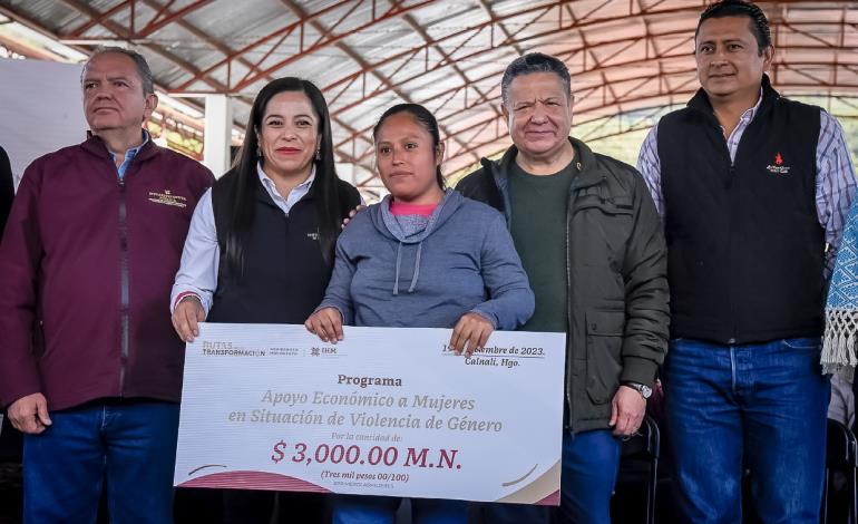 Entrega Gobierno de Hidalgo apoyos económicos a mujeres