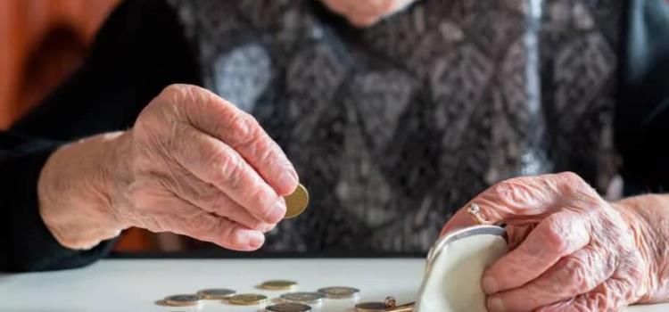 Familiares dejan sin Navidad a abuelitos