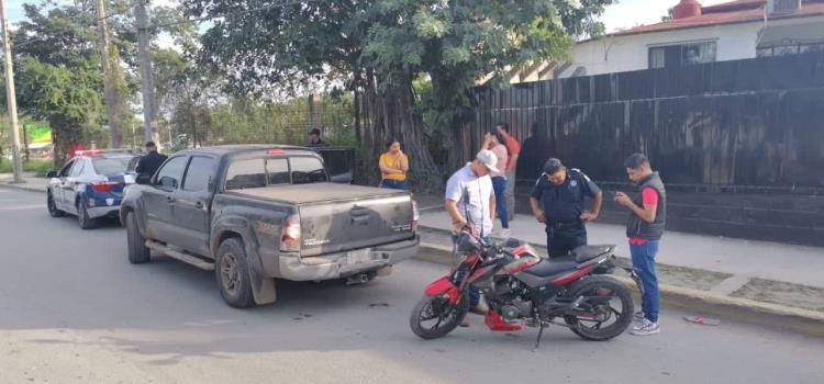 Motociclista chocó contra camioneta