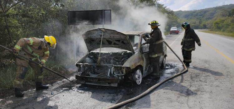 Se quemó auto debido a un corto