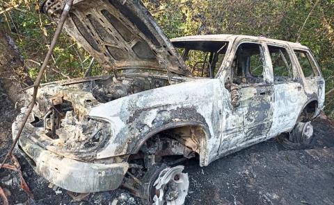 ARDIÓ VEHÍCULO DE UNA FAMILIA