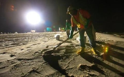 Realizan trabajos nocturnos para agilizar demolición de edificio