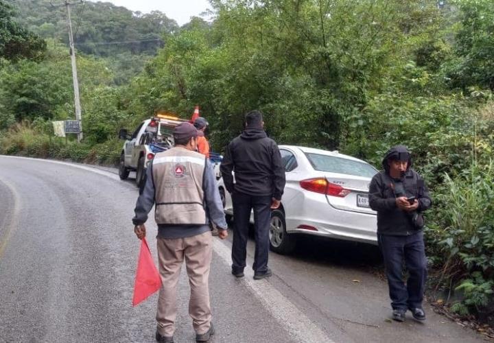 Chocó auto contra el cerro