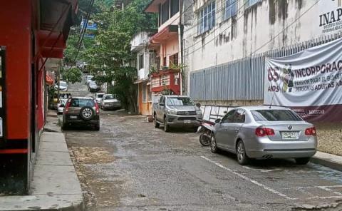 Quejas por orina de perro en Barrio del Carmen
