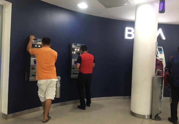 Cajeros BBVA se quedaron sin efectivo; hizo a muchos enfadar