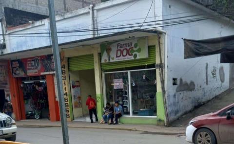 Astuto ladrón asaltó Farma DOC sobre la avenida Juárez