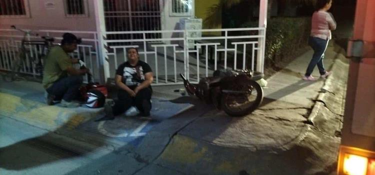 Chocó motociclista contra una camioneta