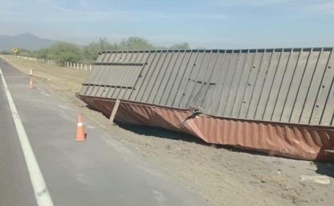 Volcó un tráiler en la Supercarretera