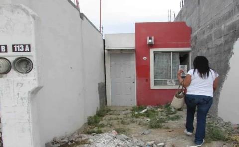 Decenas de casas están abandonadas